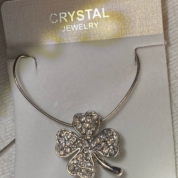 Crystal Shamrock necklace - Picture 2 of 3